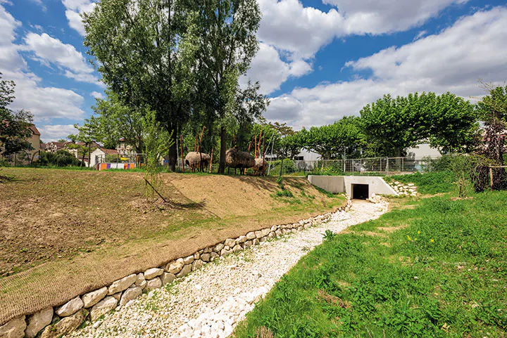 Photo : The Bi&egrave;vre, a tributary of the Seine that was completely covered over in Paris, Antony and Gentilly in the 20th century, is now in the midst of an extensive uncovering and ecological restoration operation.