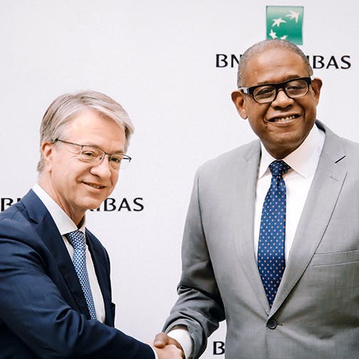 Forest Whitaker et Jean-Laurent Bonnafé le 14 décembre 2018, lors de la signature du partenariat entre la WPDI et BNP Paribas.