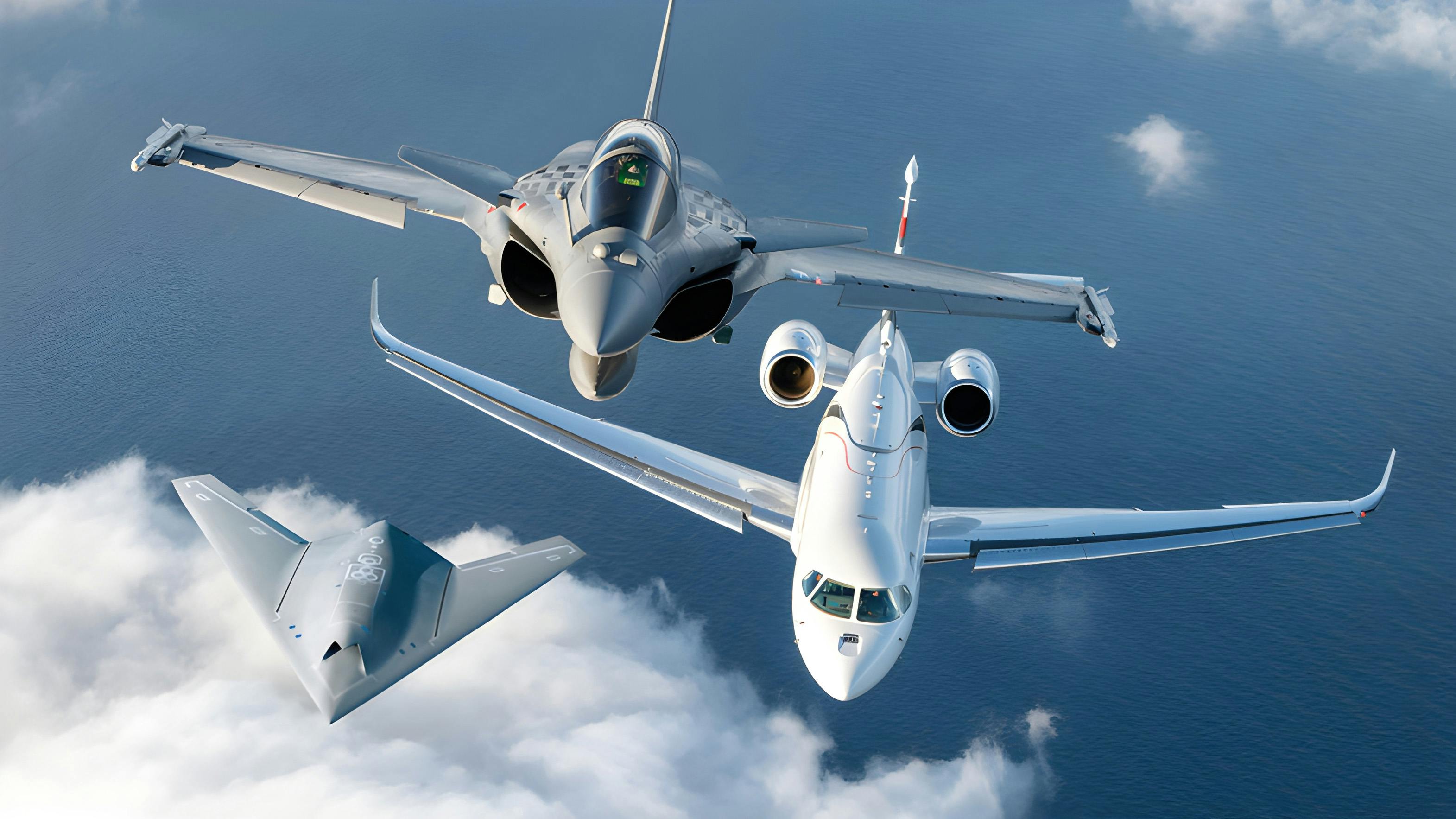 Photo de Rafale, Falcon et nEUROn en vol.
