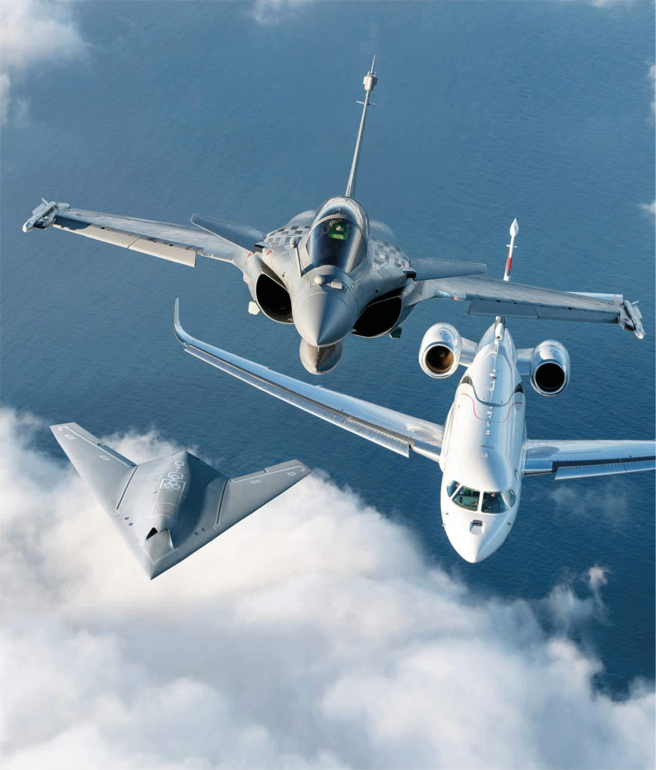 Photo : Rafale, Falcon et nEUROn en vol